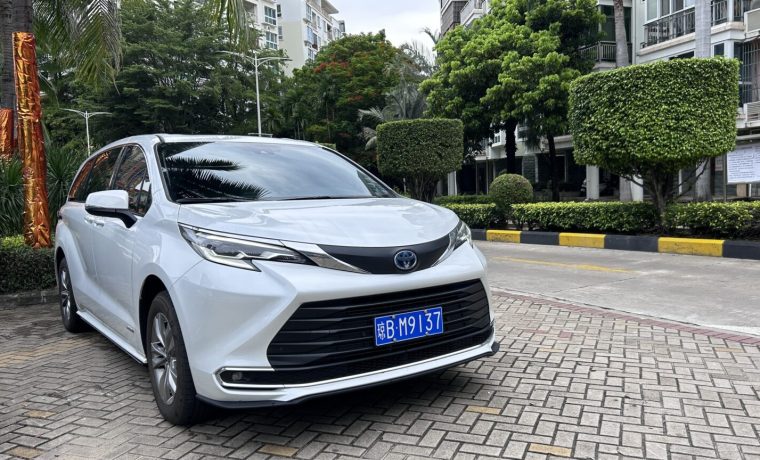 MPV Toyota Sienna